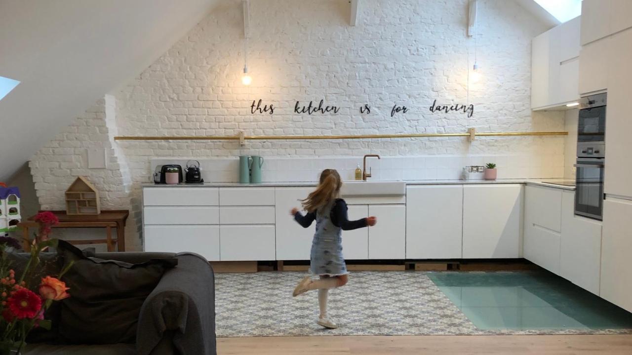 예페르 Lichtrijke Loft Bij Restaurant Den Olifant 아파트 외부 사진
